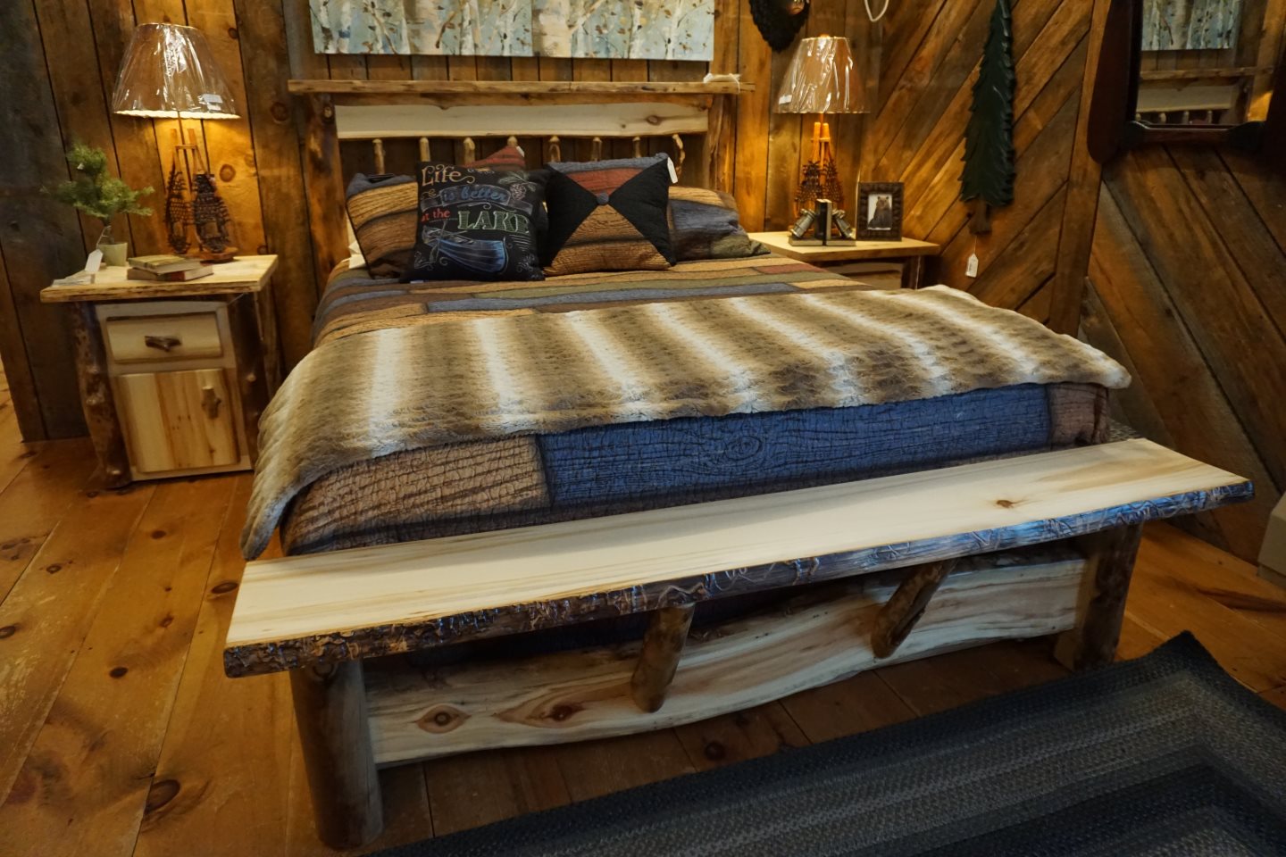 Amish - Quad M Rustic - Aspen Storage Platform Live Edge Bedroom 