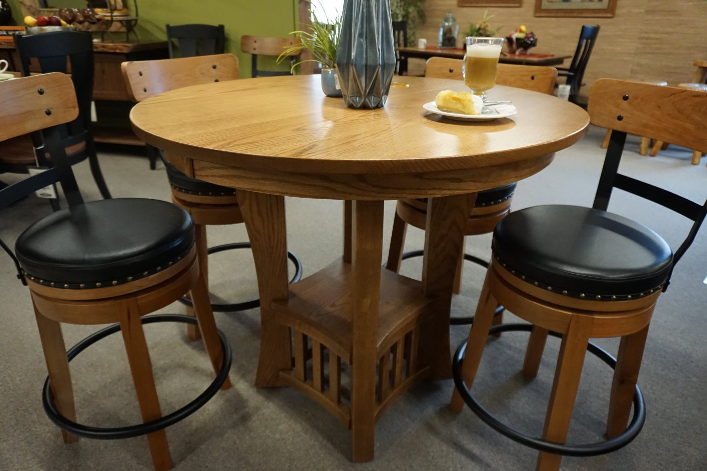Amish - Salida Round Counter Table & Kelso Counter Stools