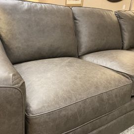 Craftmaster - L9 Sectional