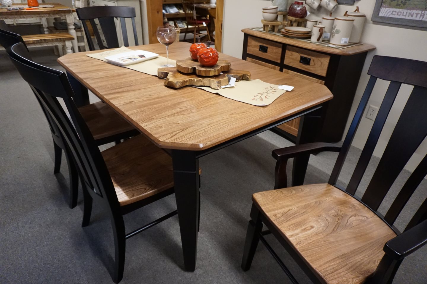 Amish - Hamlin Dining Table & Lexington Chairs