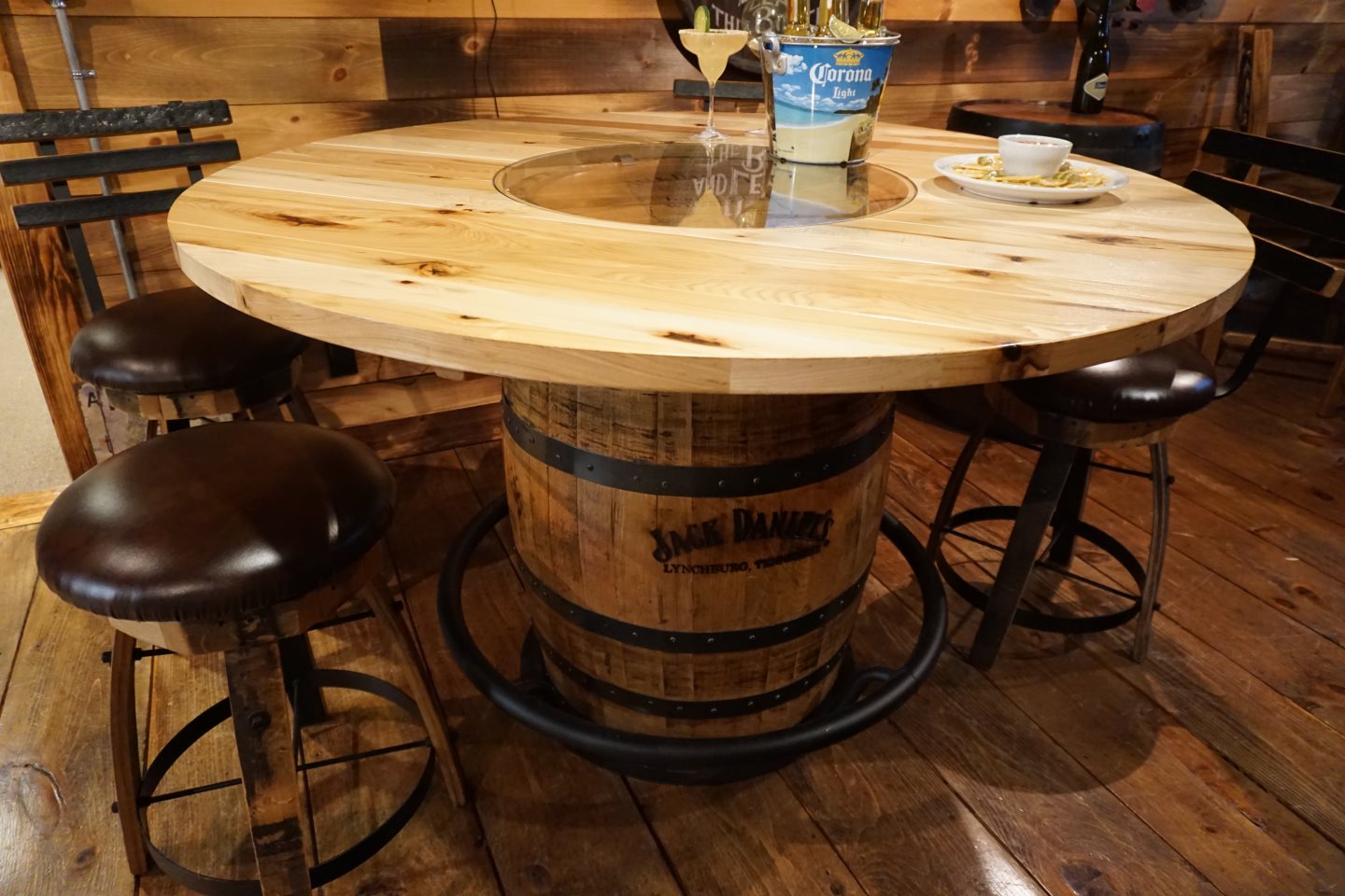 Amish - Jack Daniels Whiskey Barrel Table & Stools