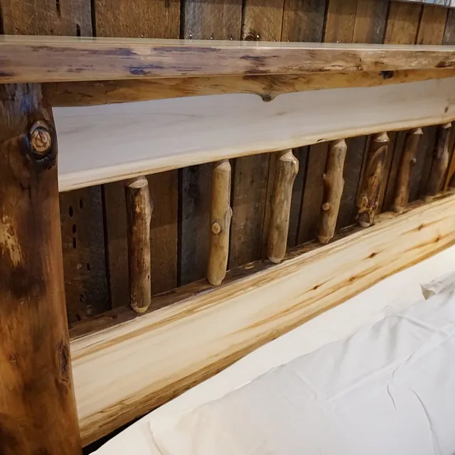 Amish - Quad M Rustic - Aspen Storage Platform Live Edge Bedroom 